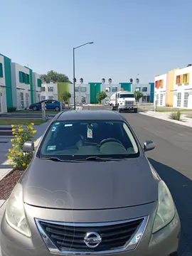 Nissan Versa Advance usado (2012) color Bronce precio $110,000