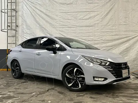 Nissan Versa SR usado (2023) color Gris precio $340,000