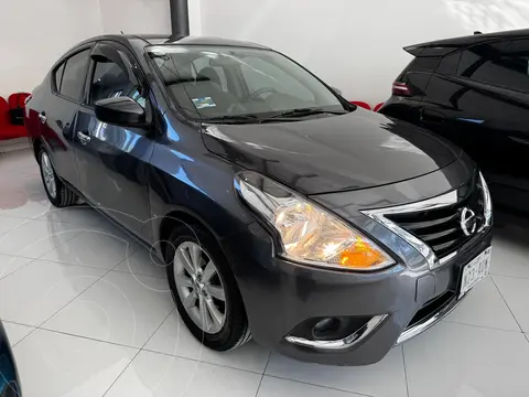 Nissan Versa Advance Aut usado (2018) color Gris precio $190,000