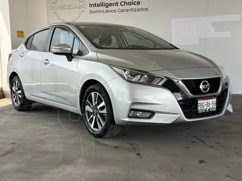 Nissan Versa Advance usado (2021) color plateado precio $289,800