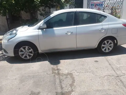 Nissan Versa Sense Aut usado (2019) color Plata precio $195,000