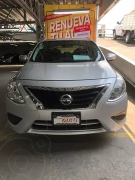 Nissan Versa Sense Aut usado (2018) color Plata financiado en mensualidades(enganche $43,000)