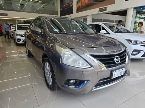 Nissan Versa Advance usado (2017) color caf precio $179,800