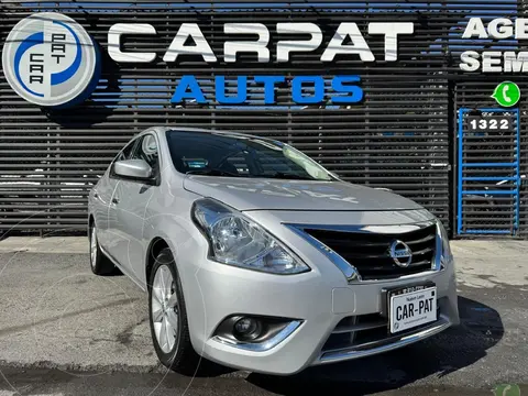 Nissan Versa Advance usado (2017) color plateado precio $174,000