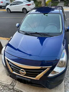 Nissan Versa Sense Aut usado (2018) color Azul precio $190,000