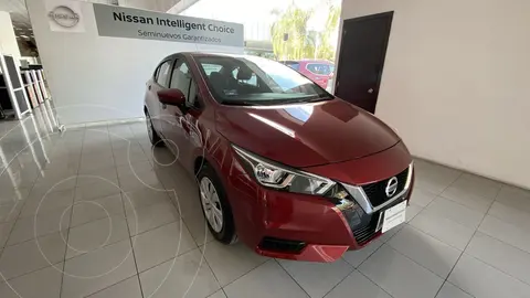 Nissan Versa Sense usado (2021) color Rojo precio $325,000