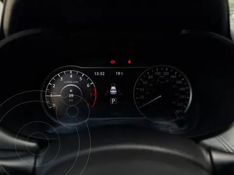 Nissan Versa Platinum Aut usado (2021) color plateado financiado en mensualidades(enganche $81,855 mensualidades desde $5,454)