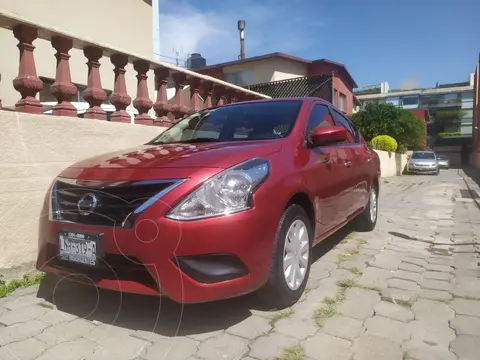 Nissan Versa Sense usado (2018) color Rojo precio $185,000