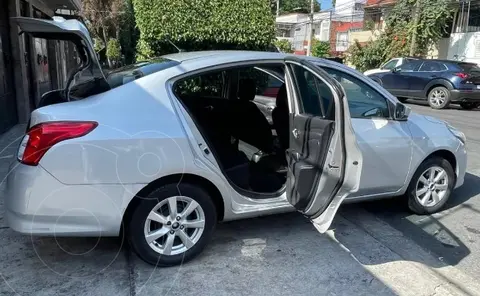 Nissan Versa Sense Aut usado (2019) color Plata precio $190,000