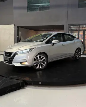 Nissan Versa Exclusive Aut usado (2020) color plateado financiado en mensualidades(enganche $31,728 mensualidades desde $6,689)
