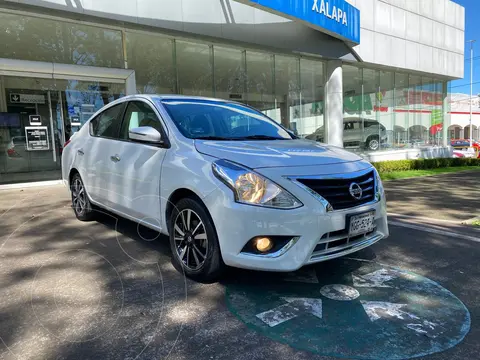 Nissan Versa Exclusive NAVI Aut usado (2019) color Blanco financiado en mensualidades(enganche $88,500 mensualidades desde $8,342)