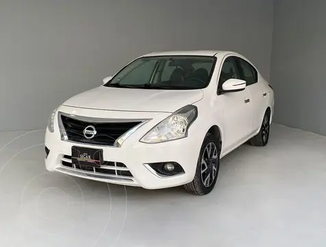 Nissan Versa Exclusive NAVI Aut usado (2017) color Blanco precio $189,000