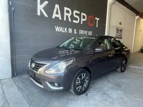 Nissan Versa Exclusive NAVI Aut usado (2017) color Gris financiado en mensualidades(enganche $47,527 mensualidades desde $3,464)