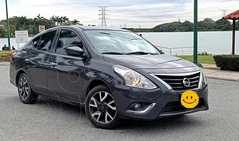 Nissan Versa Advance Aut usado (2019) color Gris precio $175,000