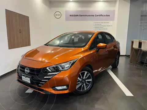 Nissan Versa Advance usado (2023) color Naranja financiado en mensualidades(enganche $63,800 mensualidades desde $6,294)