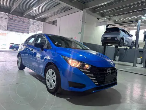 Nissan Versa Sense Aut usado (2025) color Azul financiado en mensualidades(enganche $64,368 mensualidades desde $6,833)