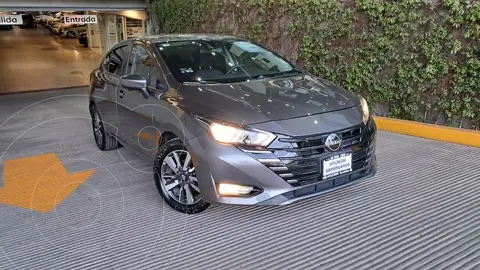 Nissan Versa Advance usado (2024) color Gris financiado en mensualidades(enganche $129,580 mensualidades desde $5,452)