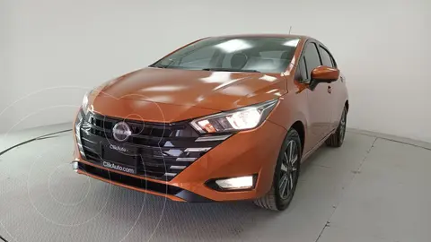 Nissan Versa Advance usado (2023) color Naranja precio $325,000