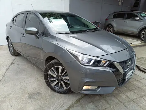 Nissan Versa Advance usado (2022) color Gris precio $259,900
