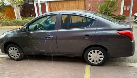 Nissan Versa  1.6L Drive Ac usado (2020) color Gris Carbono precio u$s8,800