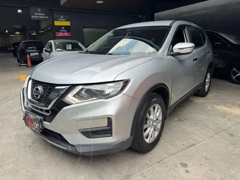 Nissan X-Trail Sense 2 Row usado (2018) color plateado precio $230,000