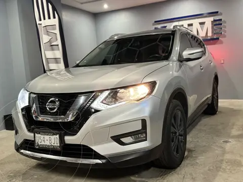 Nissan X-Trail Advance 3 Row usado (2021) color plateado precio $375,000