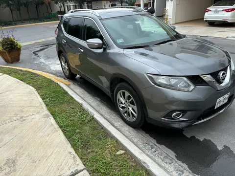 Nissan X-Trail Advance 3 Row usado (2015) color Gris Metalico precio $205,000