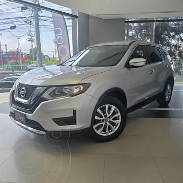 Nissan X-Trail Sense 2 Row usado (2018) color plateado precio $250,000