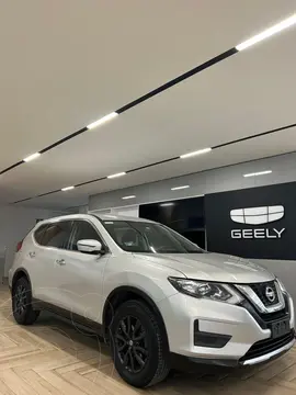 Nissan X-Trail Sense 2 Row usado (2022) color plateado precio $318,900