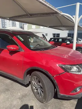 Nissan X-Trail Exclusive 3 Filas usado (2016) color Rojo precio $260,000
