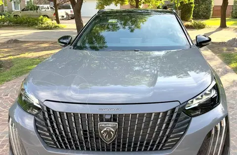 Peugeot 2008 GT T200 usado (2024) color Gris precio $38.500.000