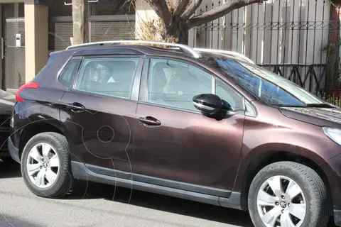 Peugeot 2008 Allure usado (2018) color Rojo Rubi precio u$s13.000