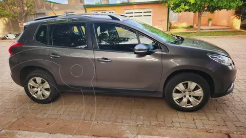 Peugeot 2008 Allure usado (2017) color Gris Aluminium precio $14.000.000