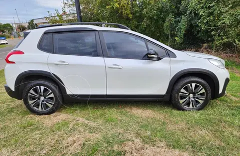 Peugeot 2008 Feline usado (2022) color Blanco financiado en cuotas(anticipo $8.500.000)
