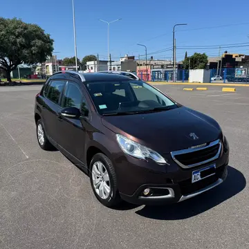 Peugeot 2008 Allure usado (2017) color Marron precio $9.000.000