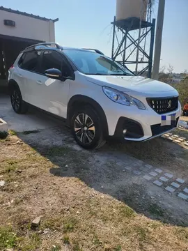 Peugeot 2008 Feline usado (2023) color Blanco financiado en cuotas(anticipo $10.000.000 cuotas desde $300.000)