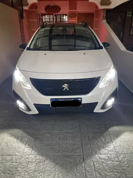 Peugeot 2008 Feline usado (2021) color Blanco Nacre precio $29.500.000