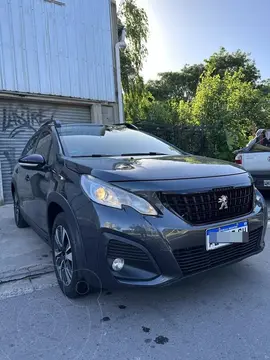 Peugeot 2008 Feline usado (2022) color Gris Aluminium precio $9.500.000