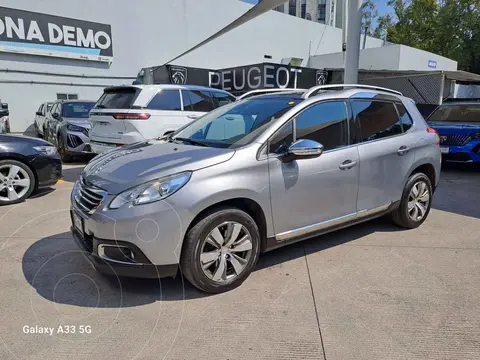 Peugeot 2008 1.6L usado (2015) color Plata precio $220,000