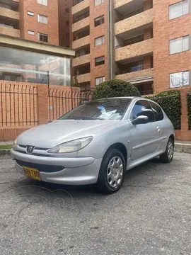 Peugeot 206 XRA Hatchback 1.400 C.C usado (2005) color Plata precio $16.400.000