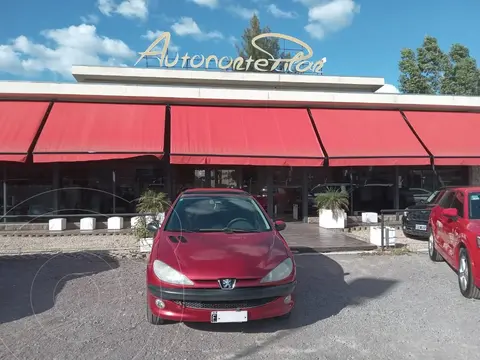 Peugeot 206 206 1.6 5 PTAS XT usado (2005) color Rojo precio $8.000.000