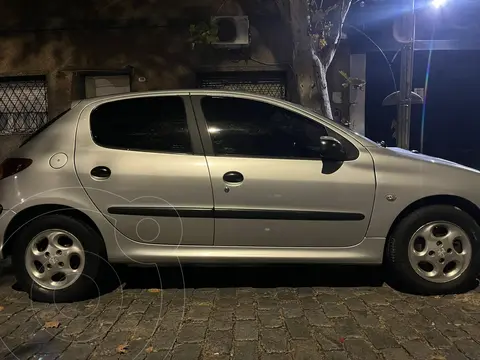 Peugeot 206 1.6 XR Premium 5P Tiptronic usado (2006) color Gris precio $6.800.000