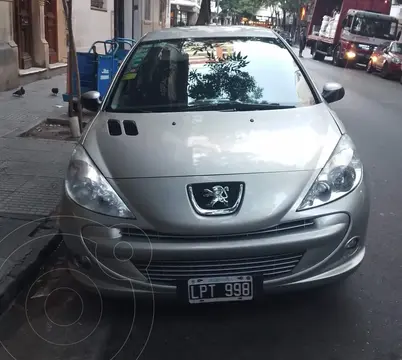 Peugeot 207 Compact Sedan 1.4 XS 4P usado (2012) color Gris precio $12.000.000