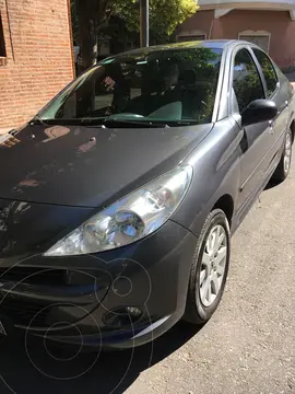 Peugeot 207 Compact Sedan 1.4 Allure 4P usado (2014) color Gris Grafito precio $10.500.000