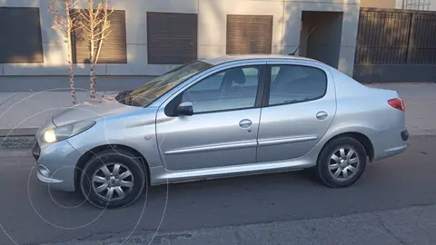 Peugeot 207 Compact Sedan 1.4 HDi XS 4P usado (2011) color Gris precio $11.300.000