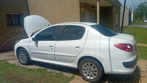 Peugeot 207 Compact Sedan 1.6 XT 4P usado (2010) color Blanco Banquise precio $7.000.000
