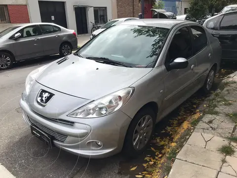 Peugeot 207 Compact Sedan 1.6 Feline 4P usado (2013) color Gris precio $3.100.000