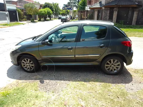 Peugeot 207 Compact 1.4 Allure 5P usado (2013) color Gris Manitoba precio $10.000.000