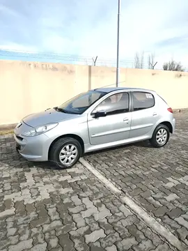 Peugeot 207 Compact 1.4 HDi Allure 5P usado (2016) color Gris Grafito precio $12.000.000