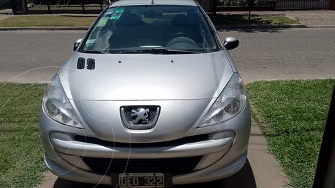 Peugeot 207 Compact 1.4 Allure 5P usado (2014) color Gris Grafito precio $9.000.000